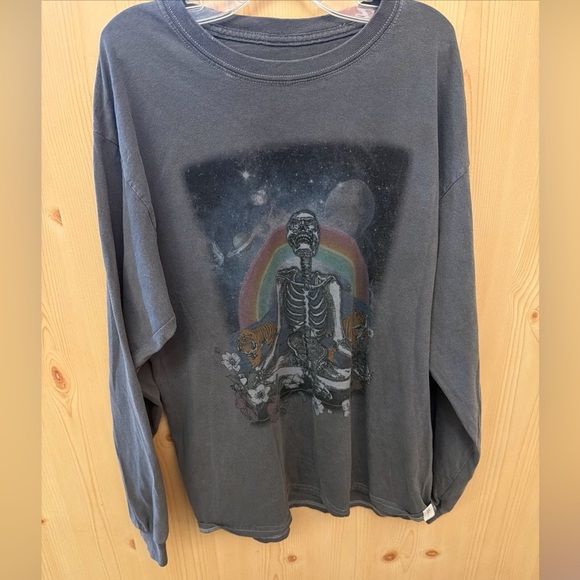 RSQ Other - RSQ M Skeleton Graphic Tee Yoga Meditation Rainbow Cosmic Long Sleeve Gray